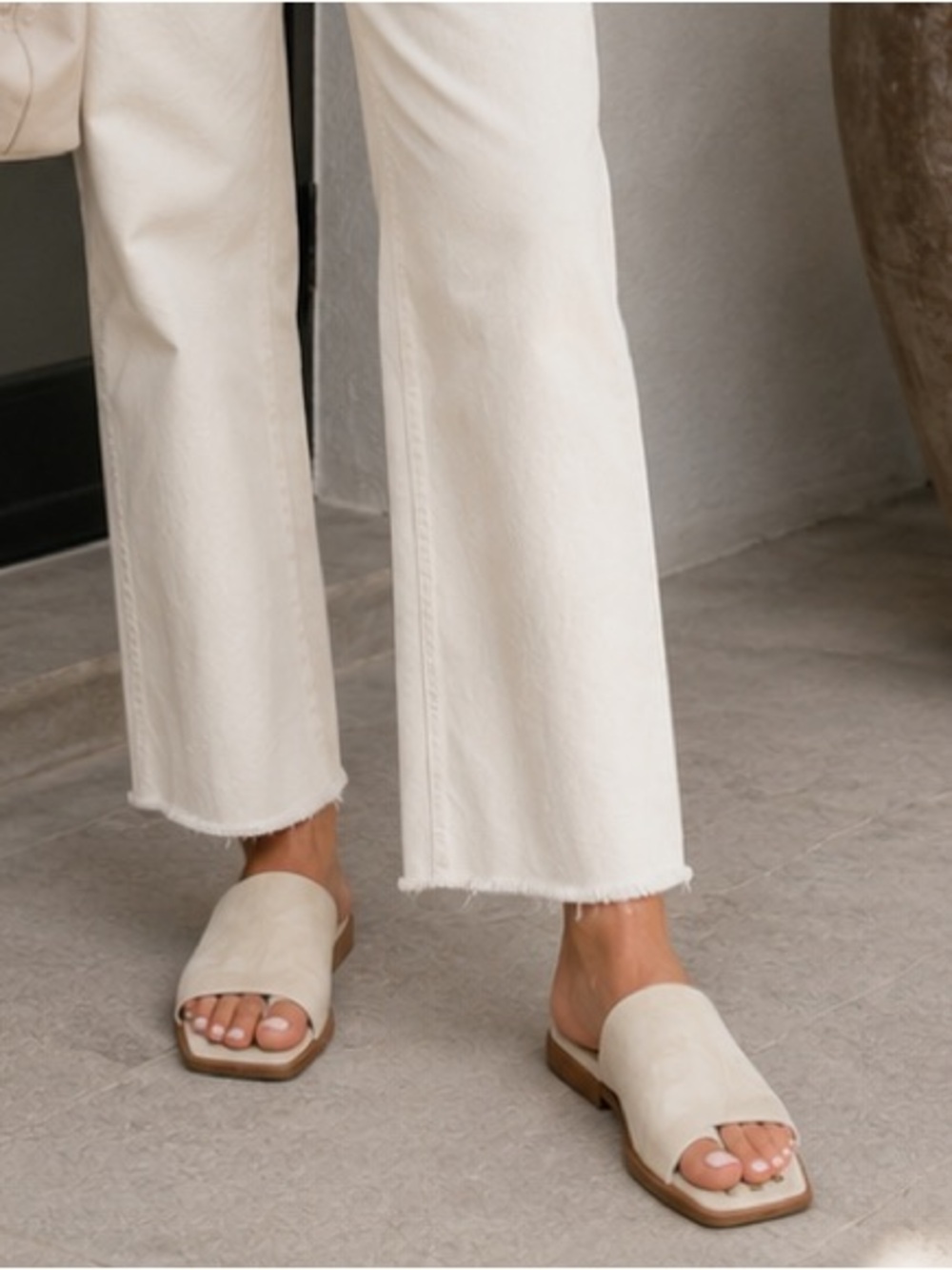 Frame Le Hewitt slide Sandals cream size 36